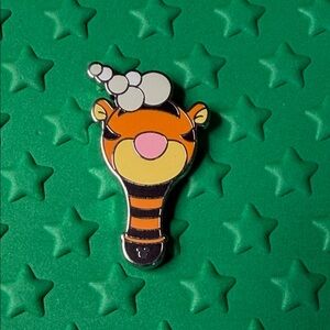 Disney Hidden Mickey Wave B Tigger Bubble Wand Pin